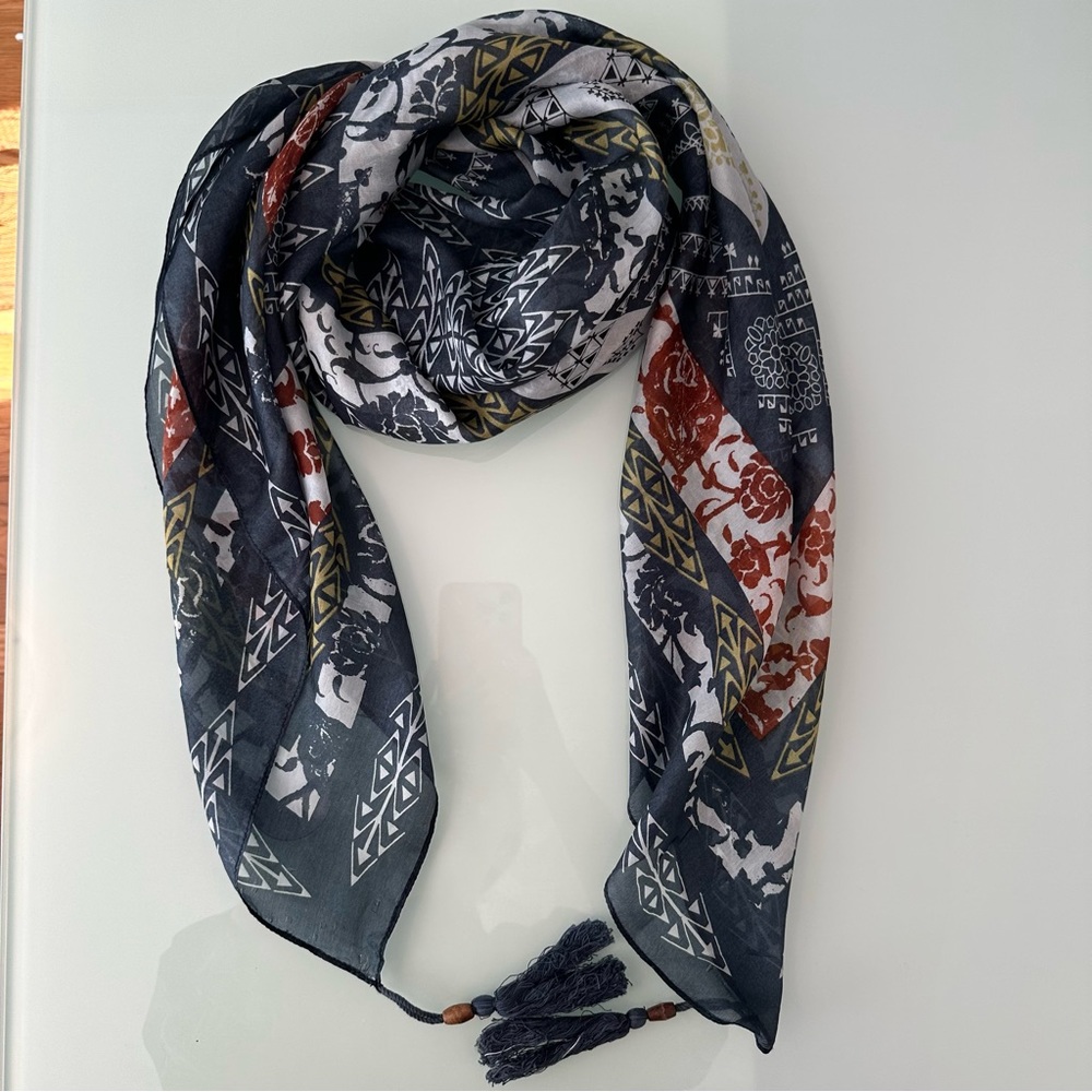 Massimo Dutti Colorful Patterned Silk Square Scarf with Tassels - Picture 3 of 9